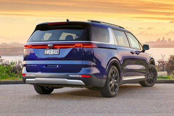 KIA Carnival van de vierde generatie: nieuwe kijk op de gezinsminivan Foto 3