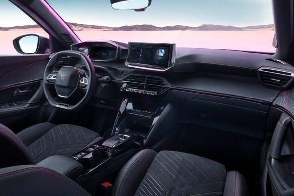 Peugeot e-2008: review van de vernieuwde compacte EV Foto 6