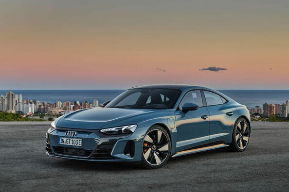 Review van de elektrische sportsedan Audi e-tron GT quattro
