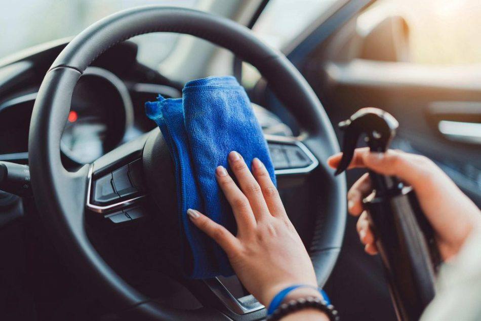 De vuilste plekken in het auto-interieur: zo houd je ze schoon