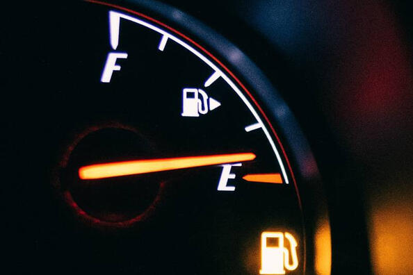 Waarom je niet met een halflege tank moet rijden