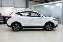 MG ZS 2017–2024 BlackLine side steps (2 stuks, aluminium) foto 1