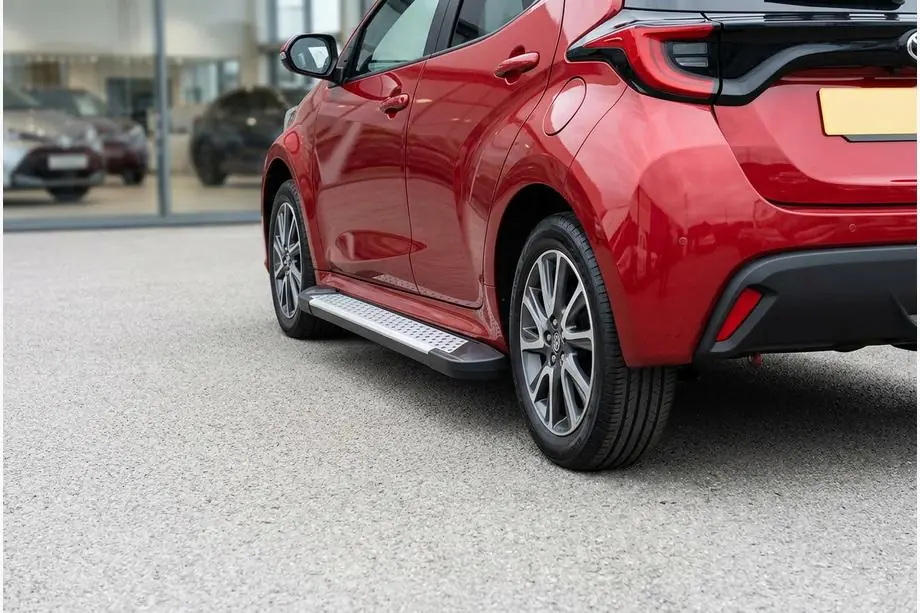 Toyota Yaris/Yaris Cross (XP210) 2020– Side steps Allmond Grey (set van 2, aluminium) Image