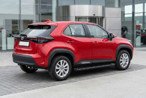 Toyota Yaris/Yaris Cross (XP210) 2020– Allmond Black side steps (2 st., aluminium) foto 1