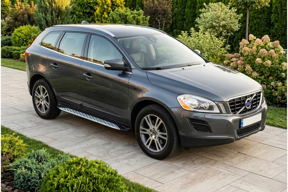 Volvo XC60 2009–2017 Side steps Shining V1 (2 st., aluminium) Image