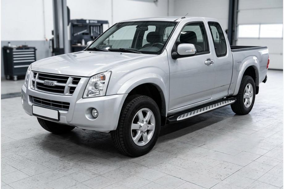 Isuzu D-Max 2002–2011 Side steps Shining V1 (2 st., aluminium) Foto 1