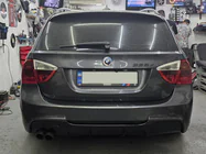 BMW 3-serie E90/E91 2005–2011 Jubileumembleem 74 mm (achter) foto 3