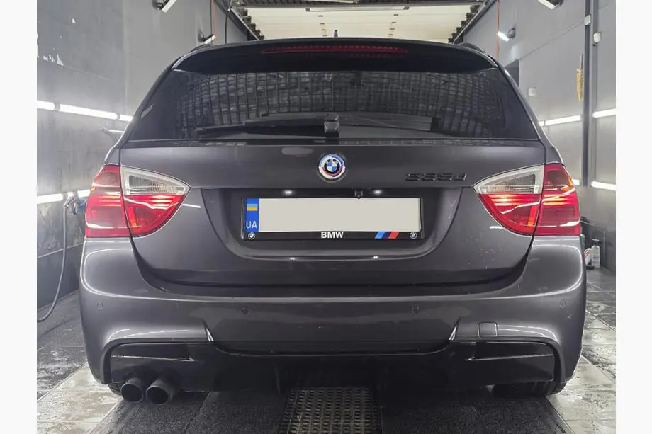 BMW 3-serie E90/E91 2005–2011 Jubileumembleem 74 mm (achter) Image
