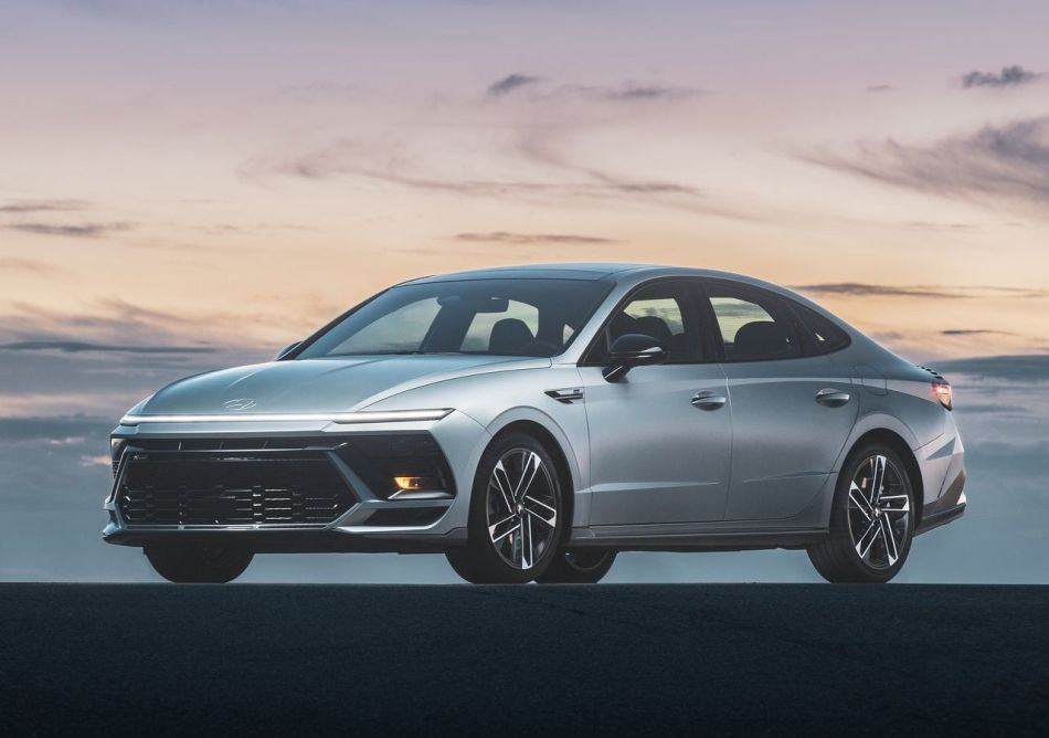 Rij-impressie van de vernieuwde Hyundai Sonata sedan van de 8e generatie