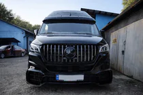 Mercedes Sprinter W907/W910 2018– Voorbumper met grille V2 (AMG) foto 1