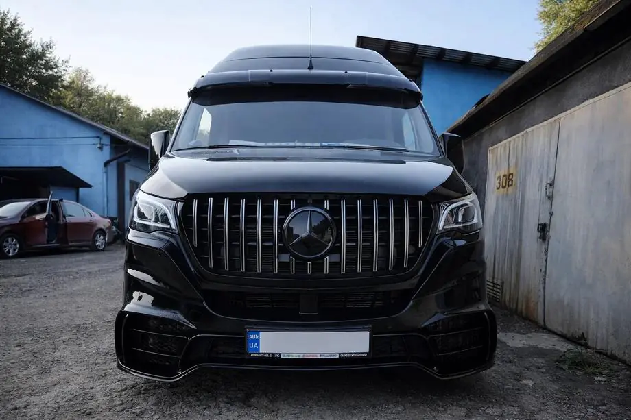 Mercedes Sprinter W907/W910 2018– Voorbumper met grille V2 (AMG) Image