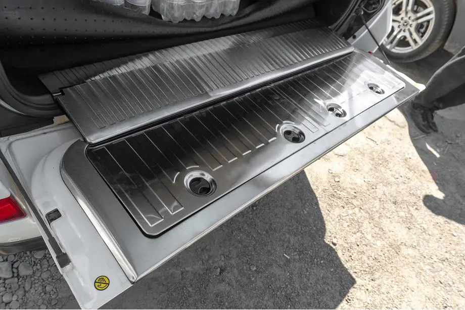 Toyota Land Cruiser 200 2007–2021 Set bagageruimte-inserts (RVS) Image