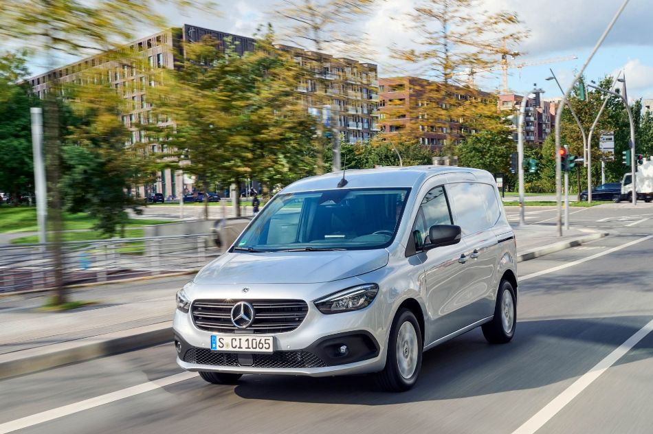 Review van de compacte stadsbestelwagen Mercedes-Benz Citan Furgon