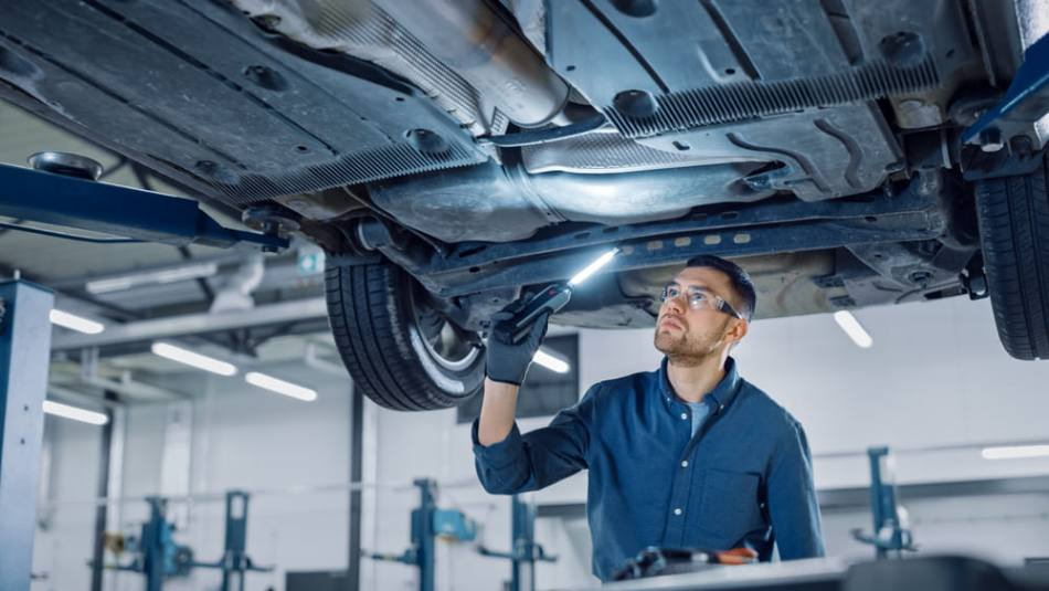 Handige tips voor onderhoud van de auto-onderkant