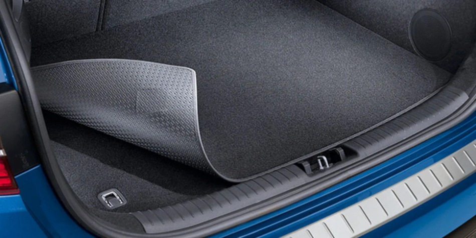 Welke kofferbakmat is beter: rubber of textiel?