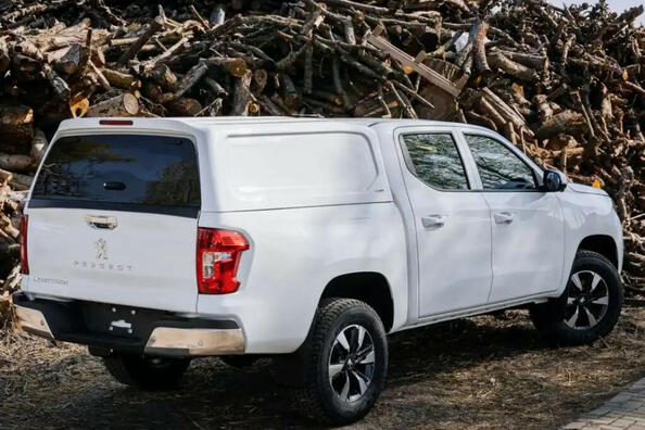 Hoe dek je de laadbak van een pick-up af: veilige oplossingen