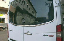 Mercedes Sprinter W906 2006–2018 Achterruit sierlijst Carmos (2 stuks, RVS) foto 1