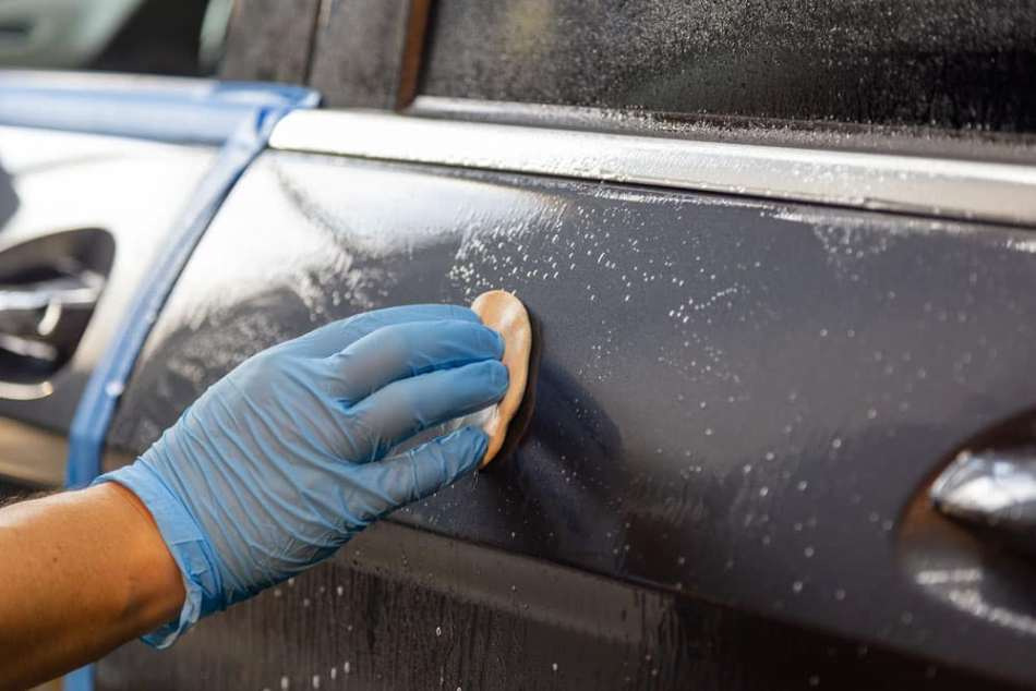 Zo gebruik je clay om je auto te reinigen