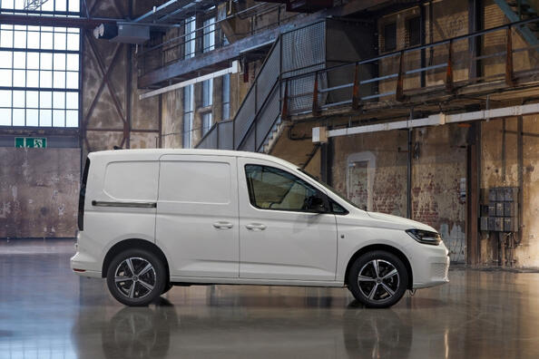 Volkswagen Caddy Cargo van de vijfde generatie: betrouwbare hulp voor bedrijven Foto 4