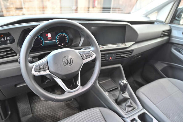 Volkswagen Caddy Cargo van de vijfde generatie: betrouwbare hulp voor bedrijven Foto 6