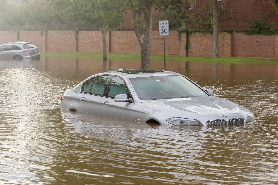 Zo herken je een waterschadeauto: check de auto vóór aankoop