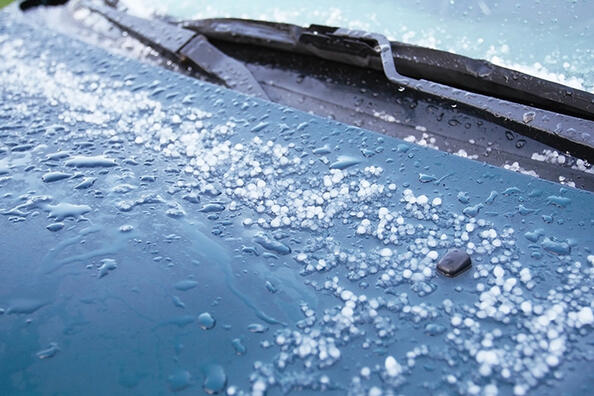 Wat te doen als je auto door hagel is getroffen?