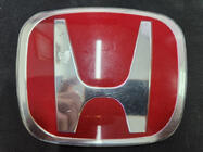 Honda Embleem (rood, zelfklevend) Afgeprijsd 113 mm naar 93 mm (afstand tussen bevestigingen 50 mm) foto 1