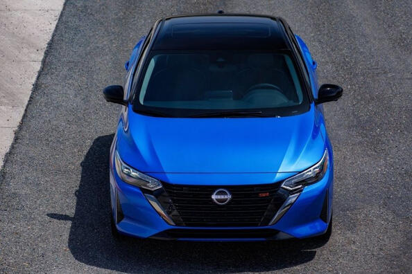 Nissan Sentra 2023: midsize sedan met vernieuwde look Foto 1