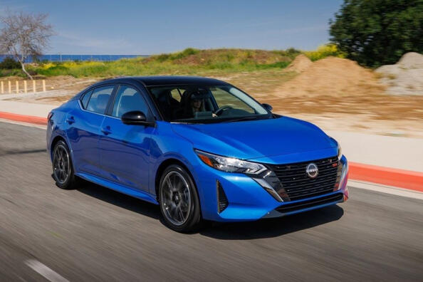 Nissan Sentra 2023: midsize sedan met vernieuwde look Foto 2