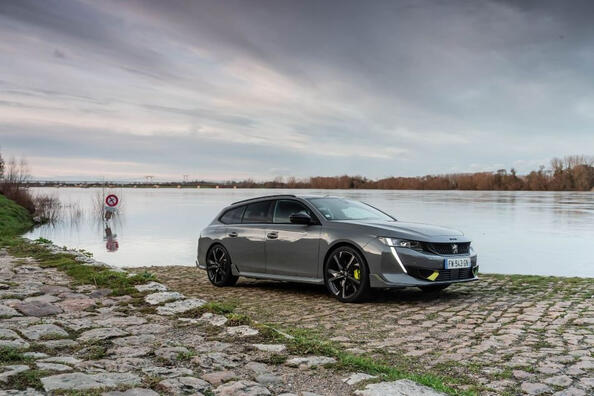 Rijtest van de 360 pk hybride stationwagen Peugeot 508 SW PSE