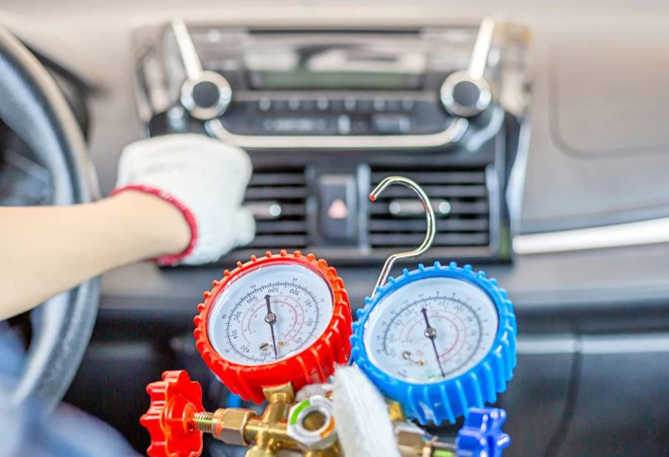 Zo merk je dat de airco van je auto bijgevuld moet worden