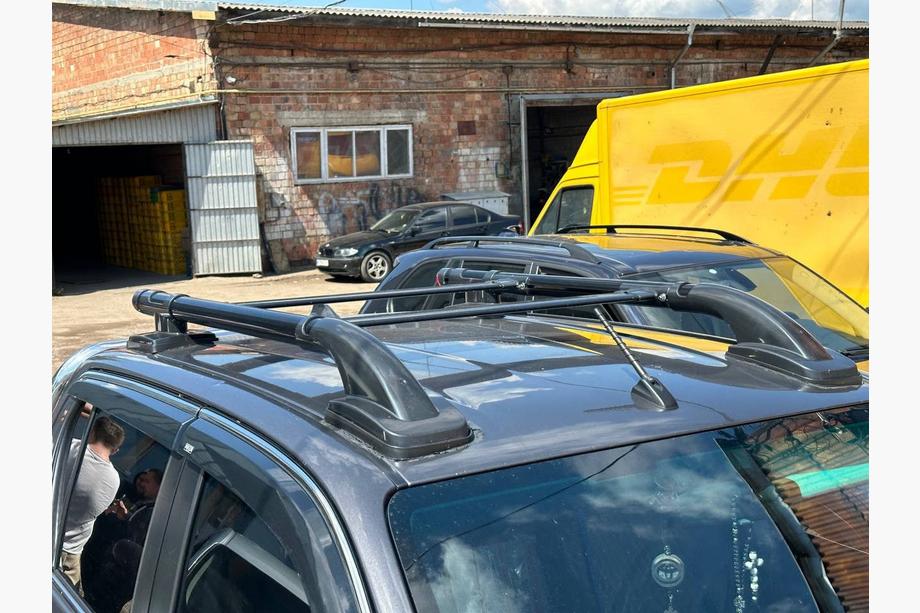 Toyota Hilux 2015– Dakrails Shark (met dwarsbalk) Image