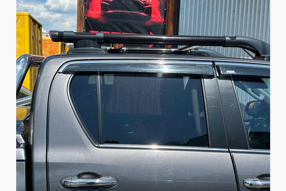 Toyota Hilux 2015– Dakrails Shark (met dwarsbalk) Zwarte kleur Foto 4