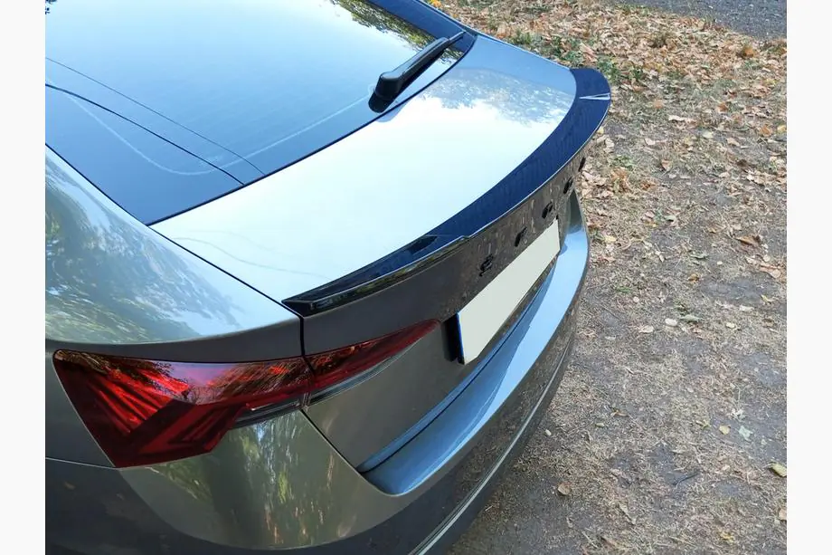 Skoda Octavia IV A8 2020– DPT spoiler (hoogglans zwart) Foto 1