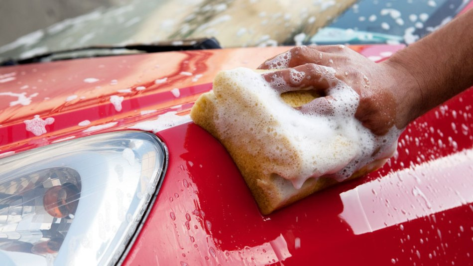 Waarmee was je je auto beter: borstel of spons?