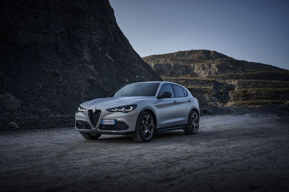 Review van de vernieuwde Italiaanse crossover Alfa Romeo Stelvio