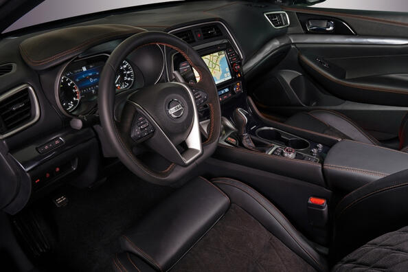 Review van de comfortabele en elegante Nissan Maxima sedan Foto 5