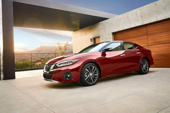 Review van de comfortabele en elegante Nissan Maxima sedan Foto 1