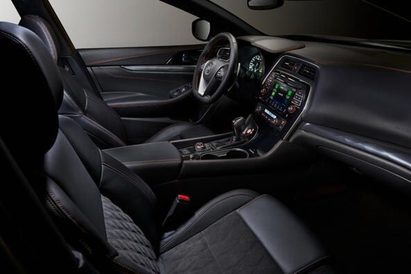Review van de comfortabele en elegante Nissan Maxima sedan Foto 6