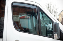 Mercedes Sprinter W906 2006–2018 Raamdeflectors, inbouw (semi-transparant, 2 st., Cagatay) foto 1
