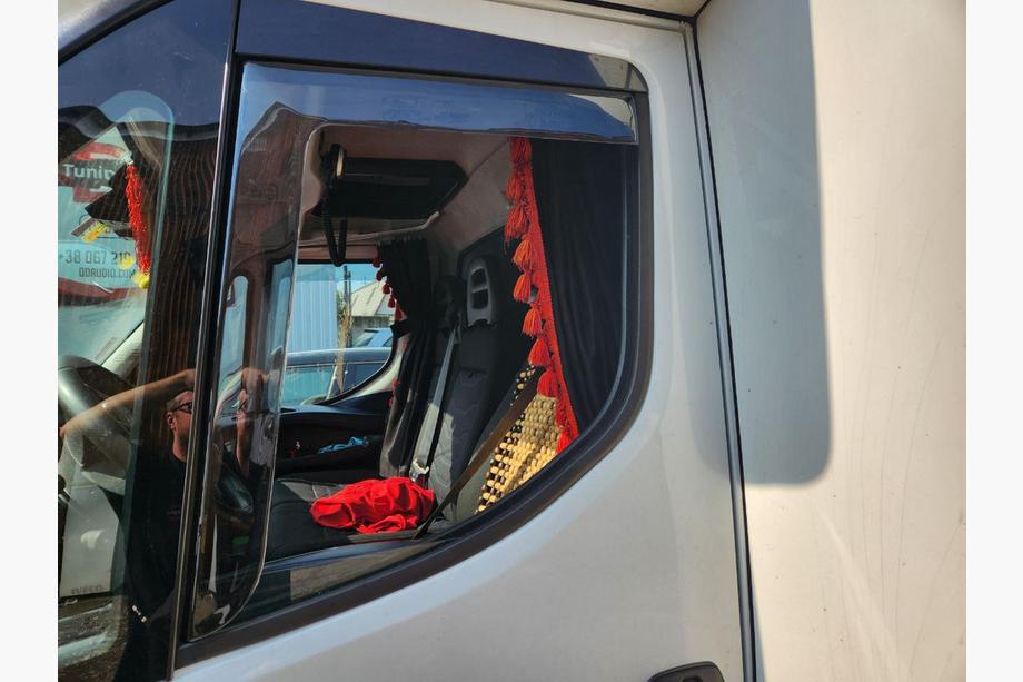 Iveco Daily 2014– Raamdeflectors, inbouw (semi-transparant, 2 st., Cagatay) Image
