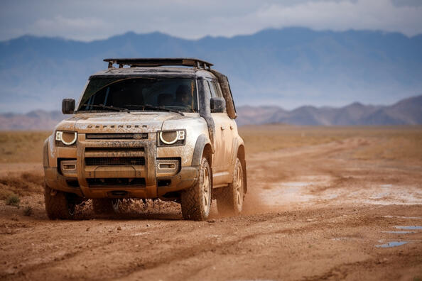 Review van de grote, krachtige SUV Land Rover Defender 110