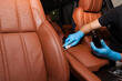 Wat te doen als het leer in het auto-interieur barst? foto 1