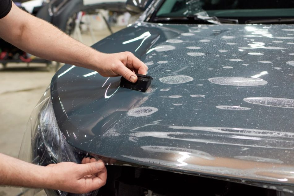 Vinyl of polyurethaan: wat is beter voor je auto?