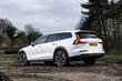 Review van de tweede generatie Volvo V60 Cross Country stationwagen foto 2