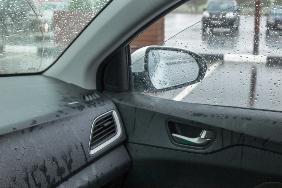 Zo bescherm je je auto tegen overmatige vochtigheid