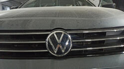 Volkswagen Jetta 2011–2018 Embleem voorzijde foto 2