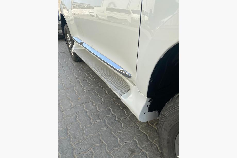 Lexus GX460 2009–2023 Side steps (2 stuks, aluminium) Zwarte kleur (zwarte side step) Foto 12