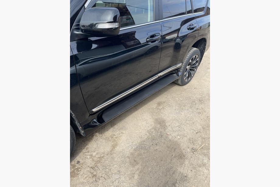 Lexus GX460 2009–2023 Side steps (2 stuks, aluminium) Zwarte kleur (zwarte side step) Foto 10