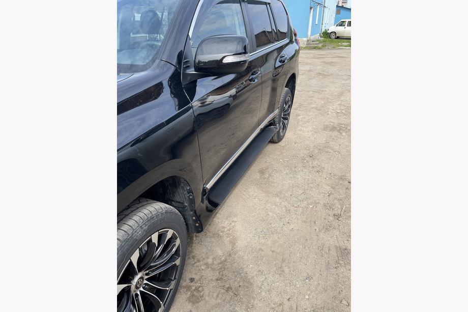 Lexus GX460 2009–2023 Side steps (2 stuks, aluminium) Zwarte kleur (zwarte side step) Foto 9